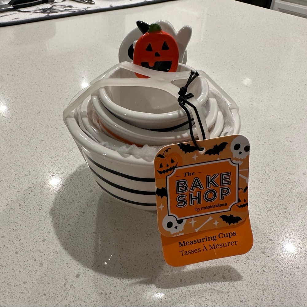 New Halloween measuring cup set